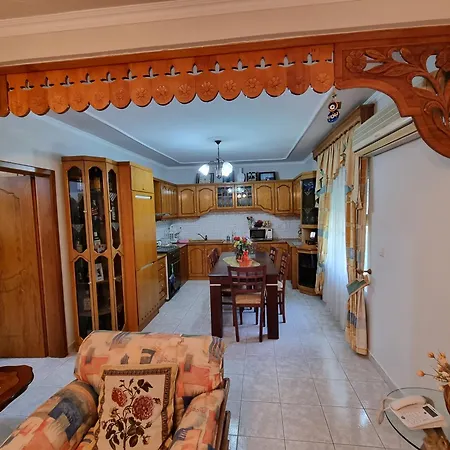 Hillside Apartamento Gjirokastër